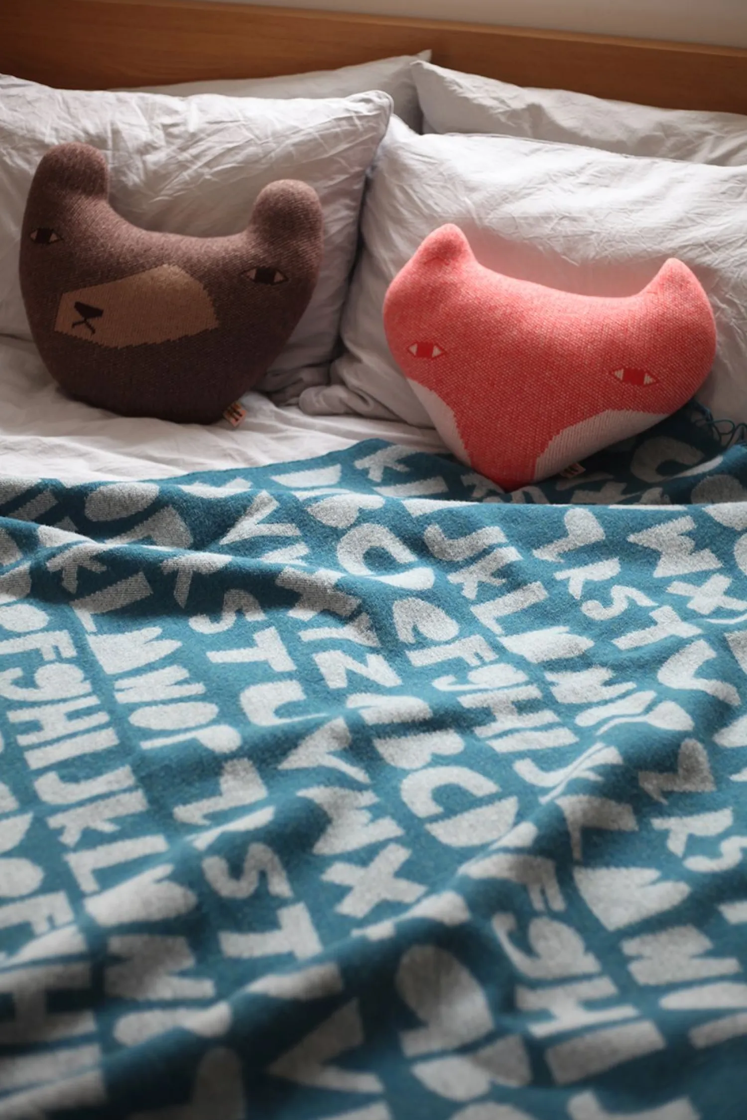 Blankets & Throws^Donna Wilson Alphabet Lambswool Throw - Blue