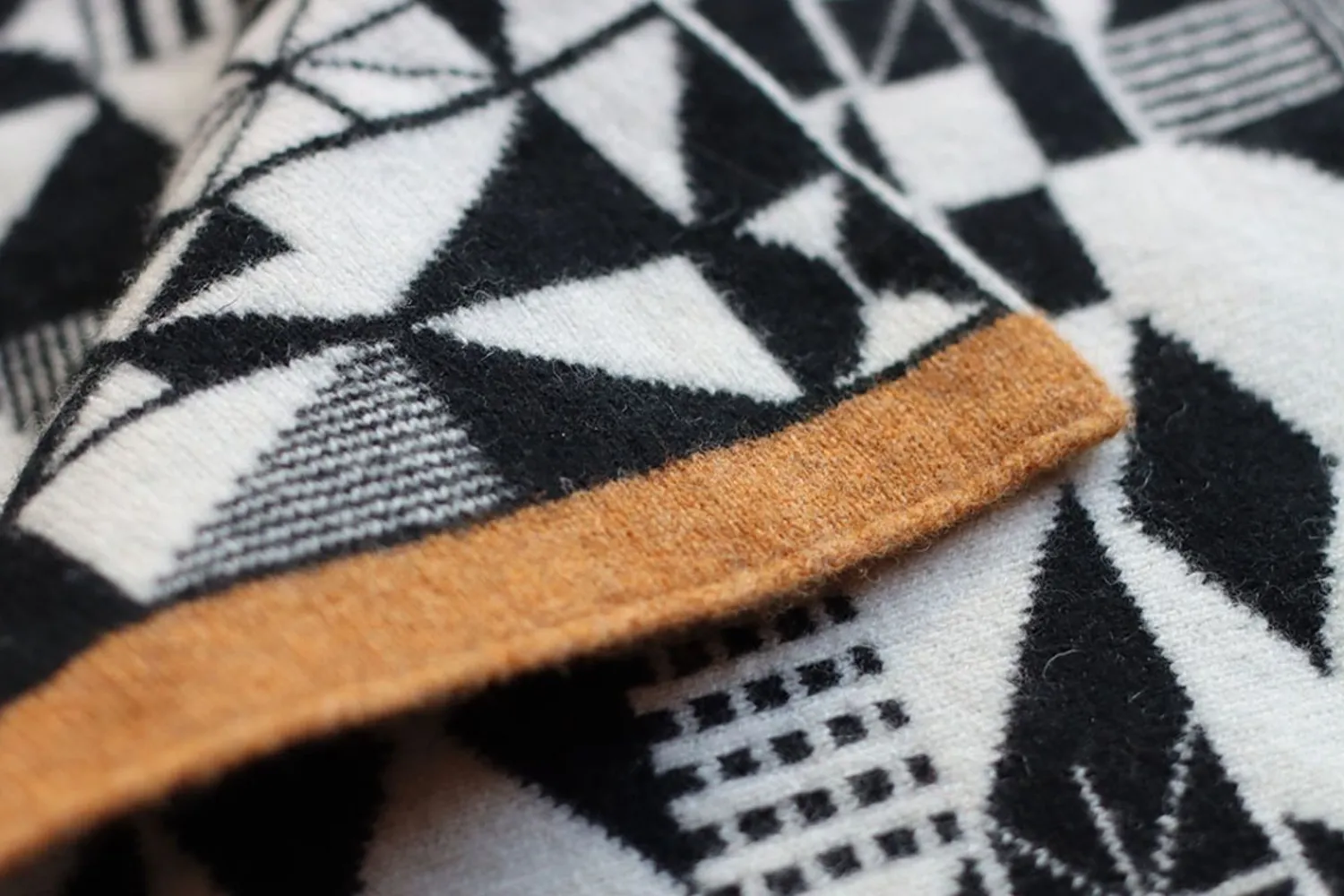 Scarves + Shawls^Donna Wilson Monoglyph Blanket Scarf - Black