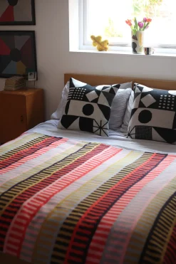 Blankets & Throws^Donna Wilson Shiel Lambswool Throw - Red