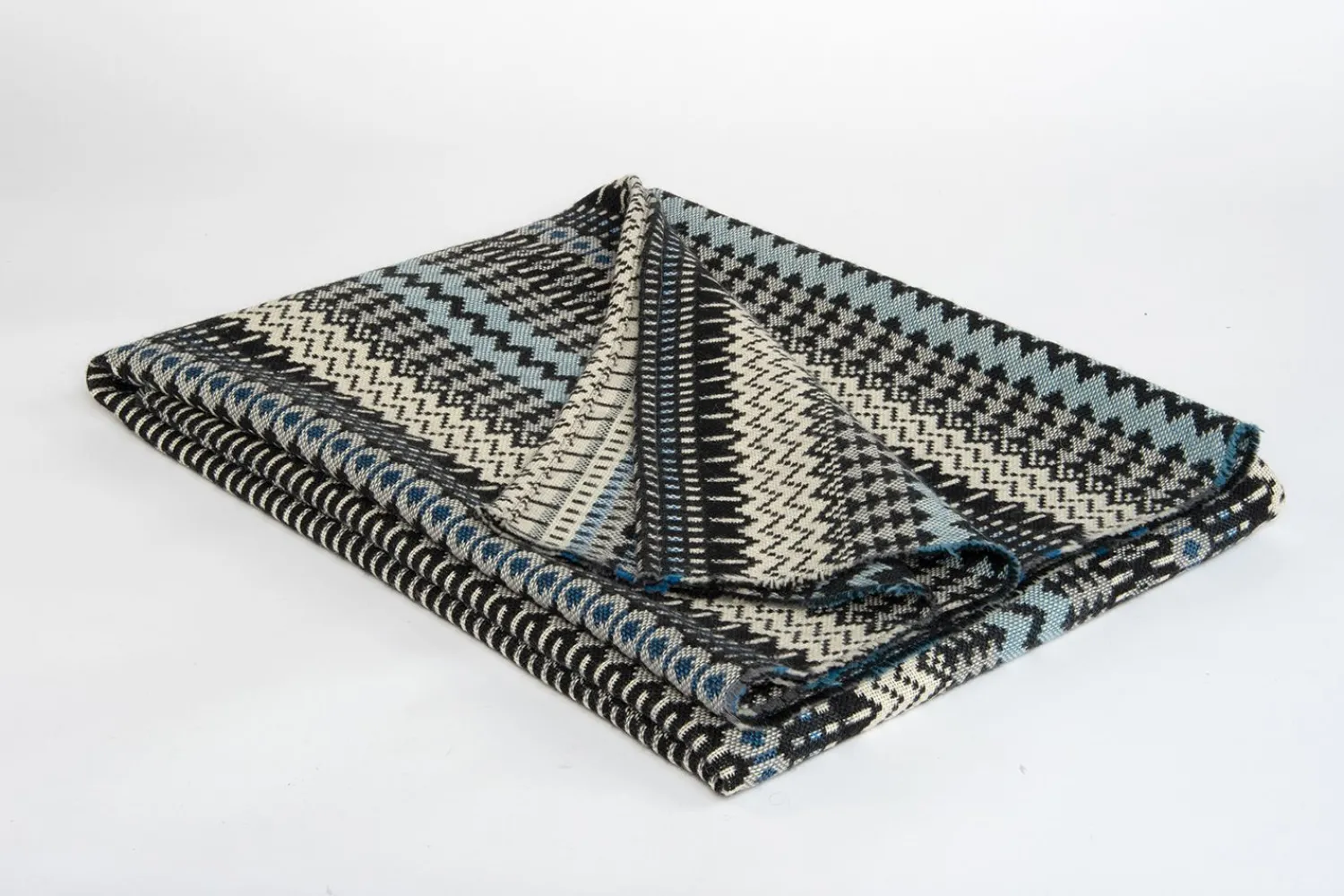 Blankets & Throws^Donna Wilson Static Throw - Blue Pearl